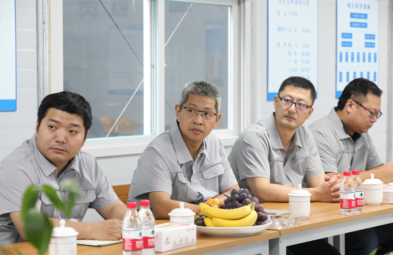 2019年8月12-13日，中天建設(shè)集團(tuán)總裁吳海濤帶領(lǐng)集團(tuán)財(cái)務(wù)風(fēng)控部副總經(jīng)理陳劍、市場企管部總經(jīng)理助理李紅燕等一行來到沈陽檢查走訪中天東北公司，并對直營項(xiàng)目管理進(jìn)行巡查。