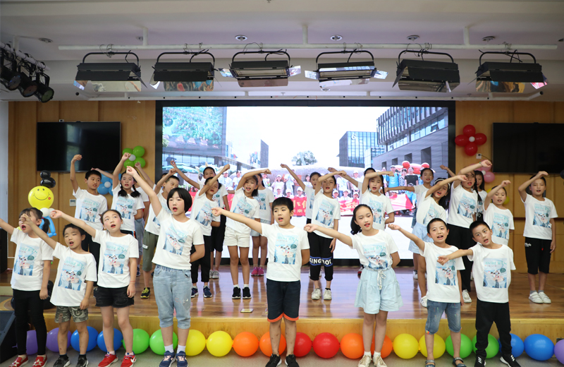 2019年8月17日，中天二建“我們都是追夢人”小候鳥公益夏令營圓滿落幕。