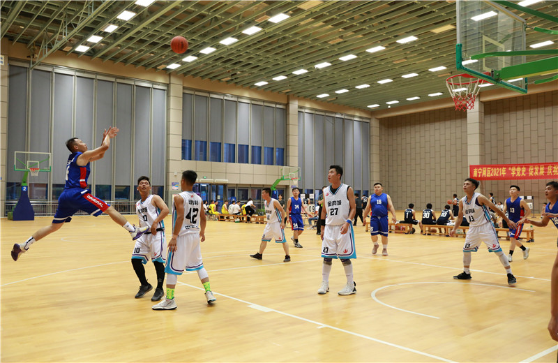 2021年6月，第七屆“安全杯”籃球聯(lián)賽在中天八建內(nèi)部展開(kāi)，精準(zhǔn)的投籃、焦灼的對(duì)抗，披上戰(zhàn)服，用熱情戰(zhàn)勝酷暑，用實(shí)力征服中天同仁！