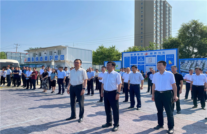 2022年7月24日，青島市委常委、膠州市委書(shū)記張新竹一行蒞臨中天建設(shè)集團(tuán)膠東分公司綠城鳳起潮鳴A區(qū)項(xiàng)目工地，對(duì)項(xiàng)目現(xiàn)場(chǎng)進(jìn)行實(shí)地觀(guān)摩。