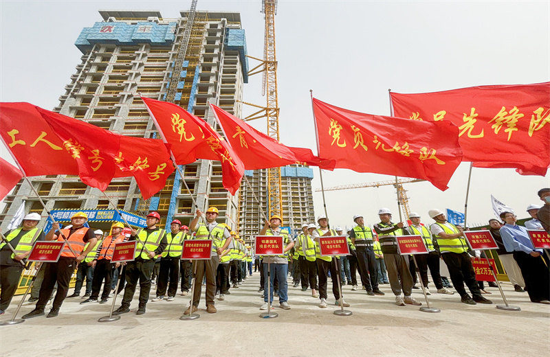 2025年4月17日，濟(jì)南市歷城區(qū)2025年重點(diǎn)工程勞動(dòng)競賽暨“三查三防”安全生產(chǎn)競賽啟動(dòng)儀式在天津公司唐冶B02地塊錦唐國風(fēng)項(xiàng)目順利舉行。