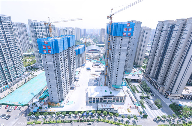 太原市萬柏林區(qū)住建領(lǐng)域“安全月”活動暨房屋建筑工程現(xiàn)場觀摩會在中天北京集團龍湖天鉅四五六七組團項目召開