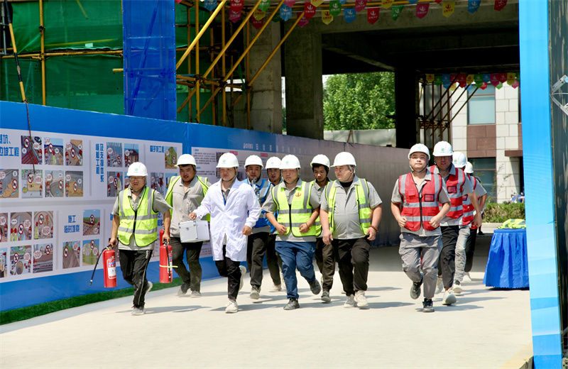 2025年6月24日，中海企業(yè)集團(tuán)山東公司“人人講安全，個(gè)個(gè)會(huì)應(yīng)急——查找身邊安全隱患”2025年“安全生產(chǎn)月”主題活動(dòng)在天津公司濟(jì)南中海天空之鏡項(xiàng)目成功舉辦。